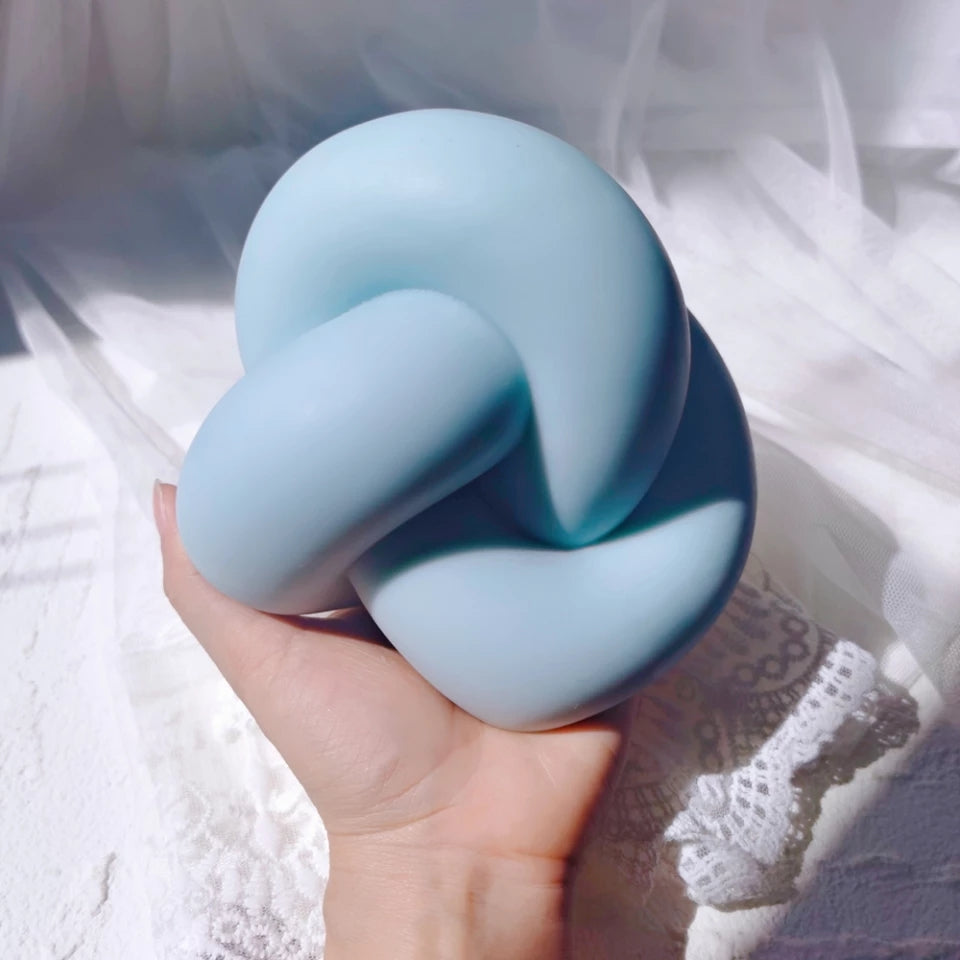 Infinity Knot Candle Mould 1 - Silicone Mould, Mold for DIY Candles. Created using candle making kit with cotton candle wicks and candle colour chips. Using soy wax for pillar candles. Sold by Myka Candles Moulds Australia