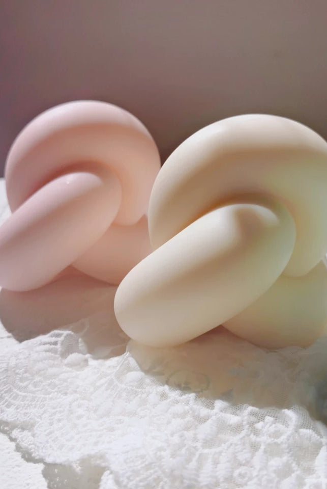 Infinity Knot Candle Mould 3 - Silicone Mould, Mold for DIY Candles. Created using candle making kit with cotton candle wicks and candle colour chips. Using soy wax for pillar candles. Sold by Myka Candles Moulds Australia