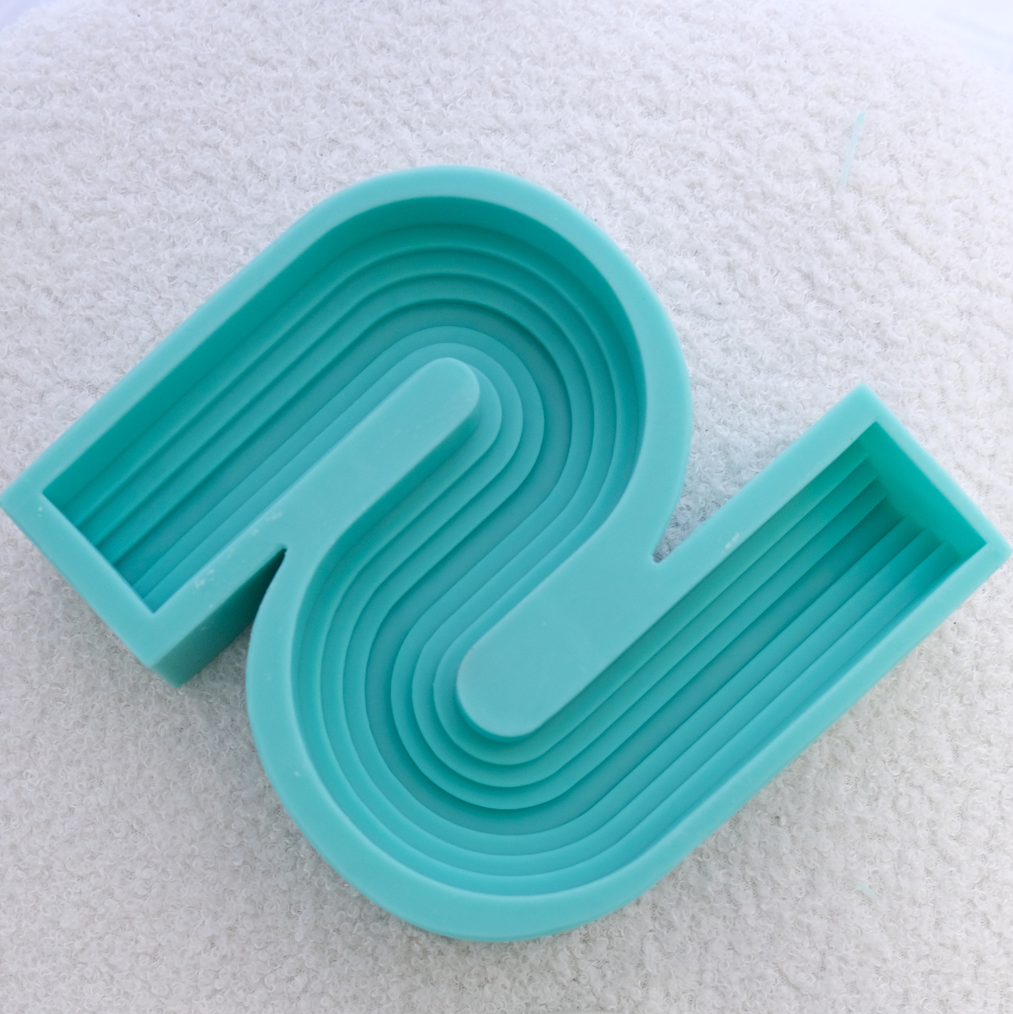 Large Wavy Candle Mould 4 - Silicone Mould, Mold for DIY Candles. Created using candle making kit with cotton candle wicks and candle colour chips. Using soy wax for pillar candles. Sold by Myka Candles Moulds Australia