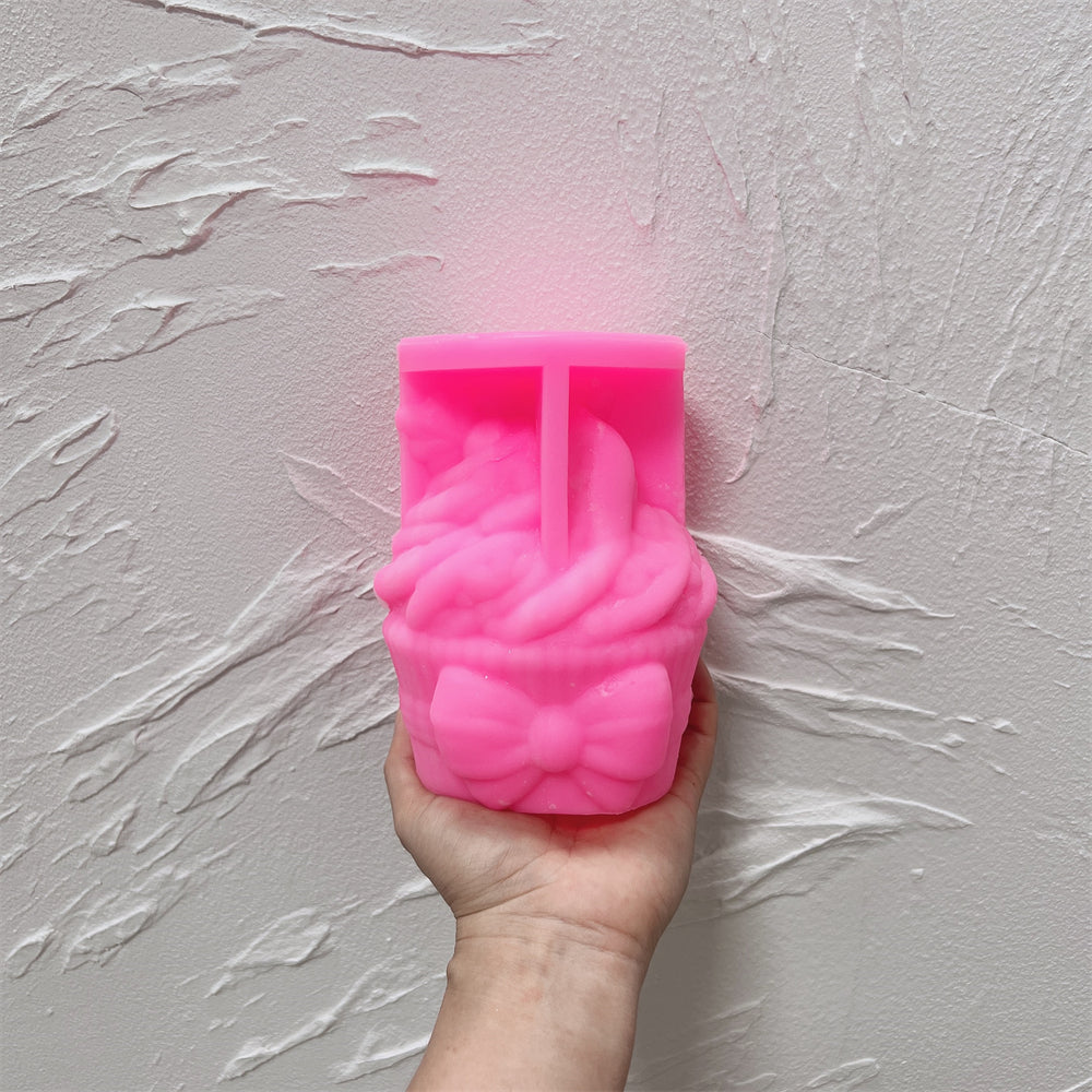 A high-performance Christmas Cupcake Silicone Candle Mould silicone candle mold from MYKA Candles and Moulds for resin art and professional baking mould use.