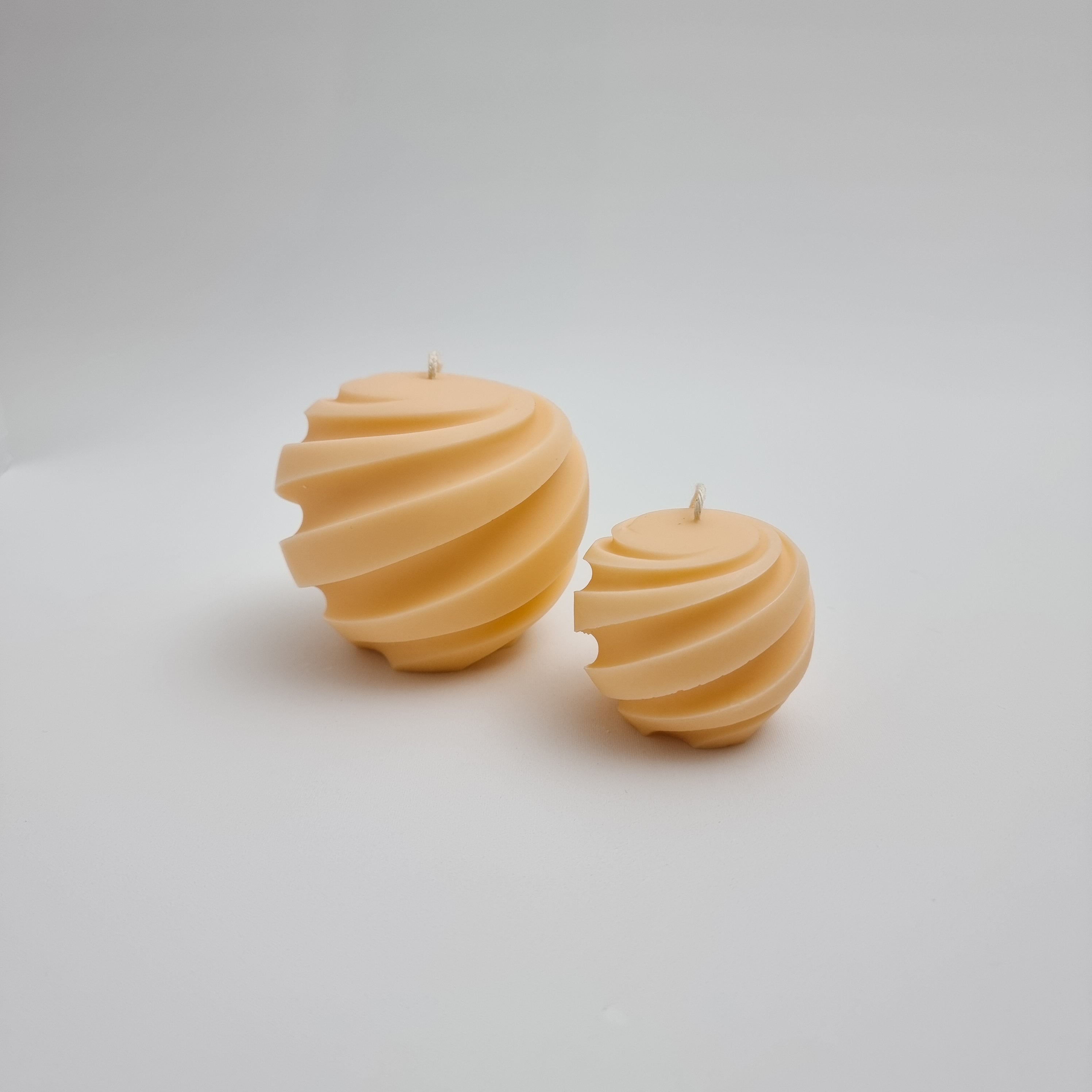 Achieve beautiful, rich shades with our Candle Colour Dye Pastilles. Perfect for soy wax and paraffin blends by MYKA Candles and Moulds.