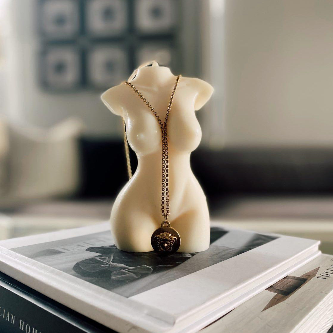 High-quality Curvy Female Candle Moulds silicone candle mould from MYKA Candles and Moulds, great for resin moulds and professional baking mould needs.